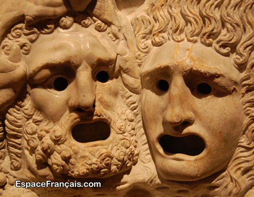 Anciens masques de théâtre grec. Anciens masques de théâtre grec.