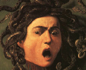 Tête de Méduse (détail) par le Caravage, huile sur cuir marouflé monté sur bois, v. 1592–1600, galerie des Offices.