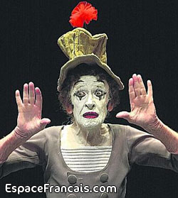 Marcel Marceau, dit le mime Marceau est acteur et mime français qui devient au fil des années un des artistes les plus connus dans le monde. Marcel Marceau, dit le mime Marceau est acteur et mime français qui devient au fil des années un des artistes les plus connus dans le monde.